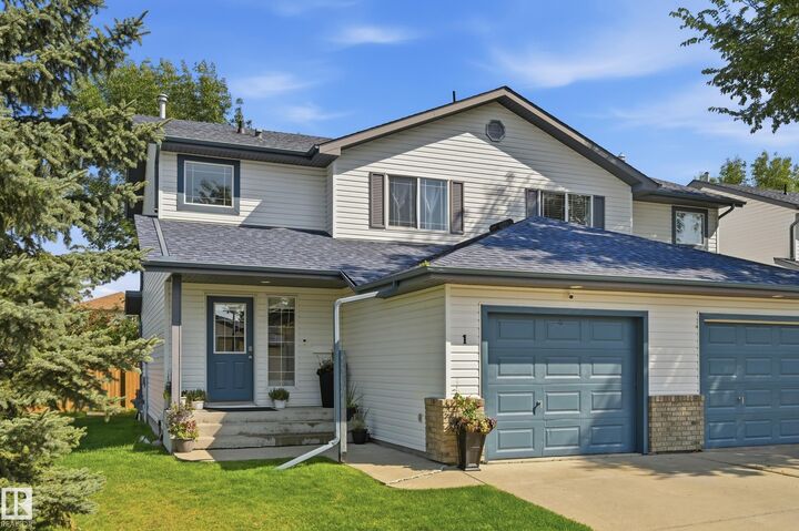 Property Photo:  3 Grove Meadow Drive 1  AB T7X 4L9 