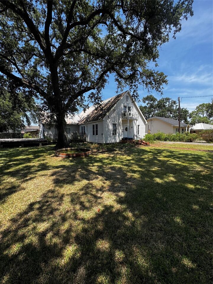 Property Photo:  1114 Luling Avenue  TX 77627 