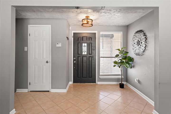 Property Photo:  318 Bayridge Drive  TX 77573 