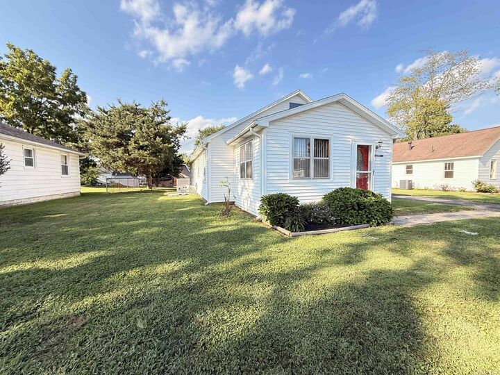 Property Photo: 604 E Moore Street IN 47601
