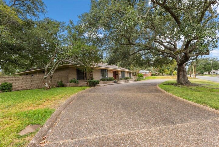 Property Photo: 320 McNee Dr TX 75654