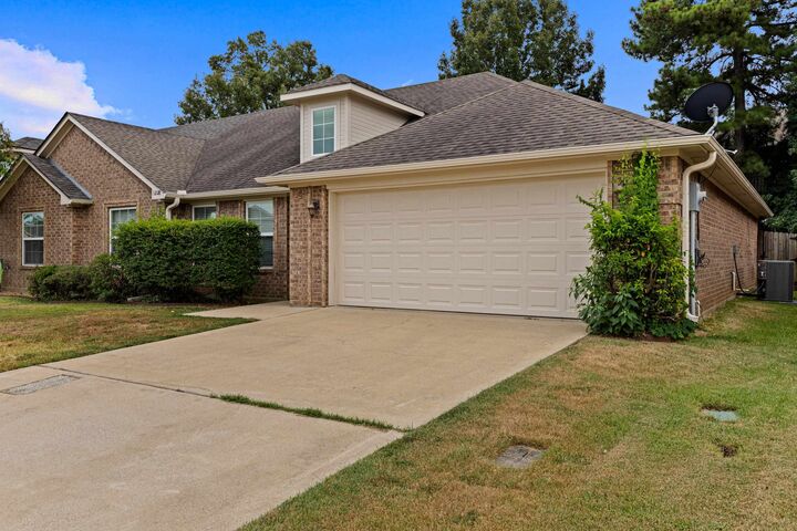 Property Photo:  2228 Woodgrove Ln.  TX 75604 