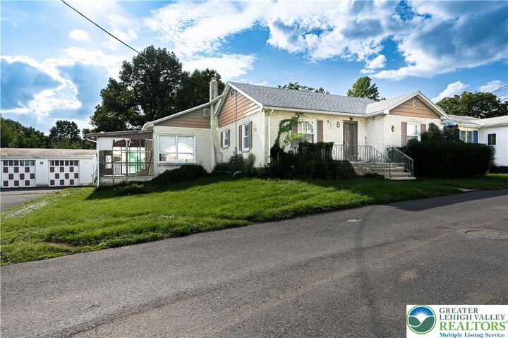 Property Photo:  8 Aarons Place  PA 18040 