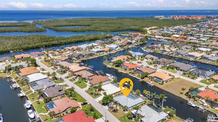 Property Photo:  2718 Saint Thomas Drive  FL 33950 