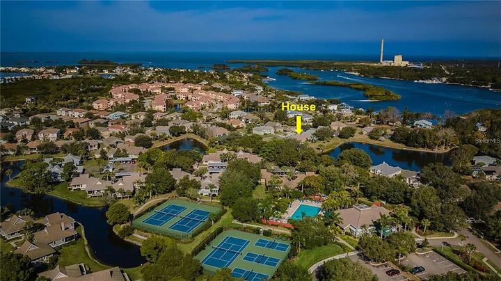 Property Photo: 1001 Pond View Court FL 34689