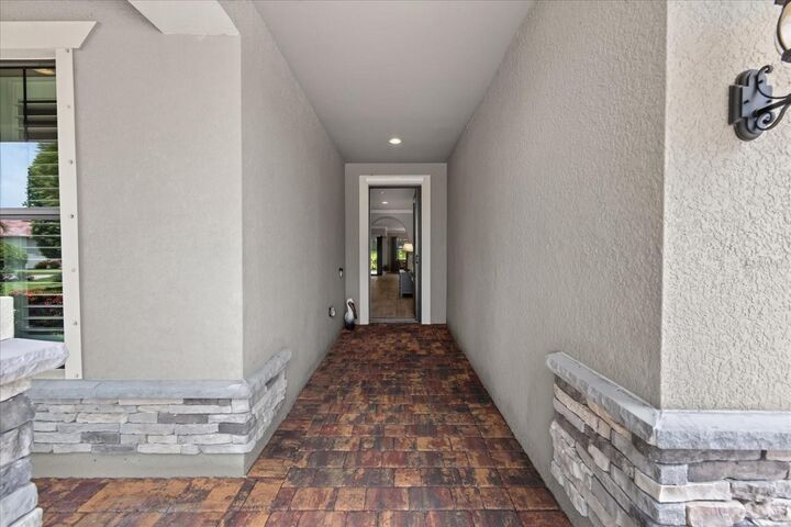Property Photo:  17210 Seaford Way  FL 34202 