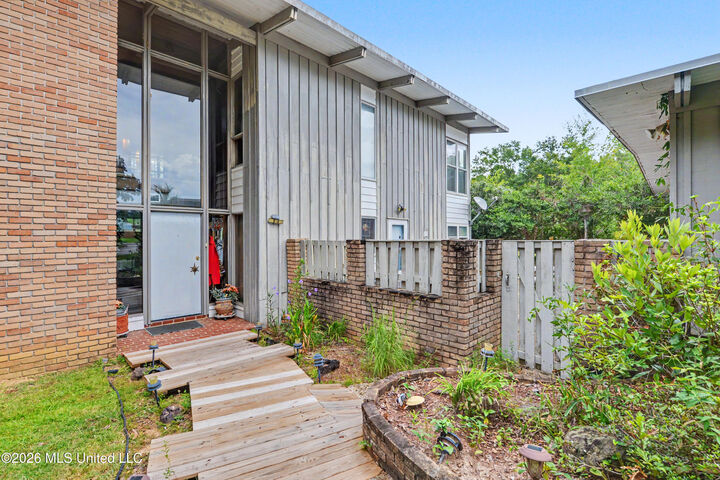 Property Photo:  2416 Rolling Meadows Road  MS 39553 