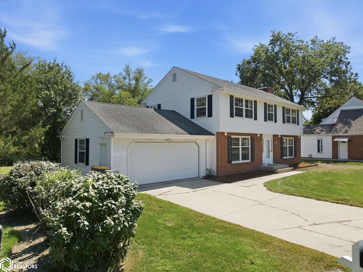 Property Photo: 173 Parkridge Drive IA 50401