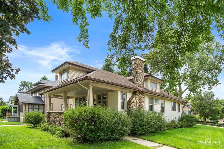 Property Photo:  450 Arlington Avenue  IL 60120 