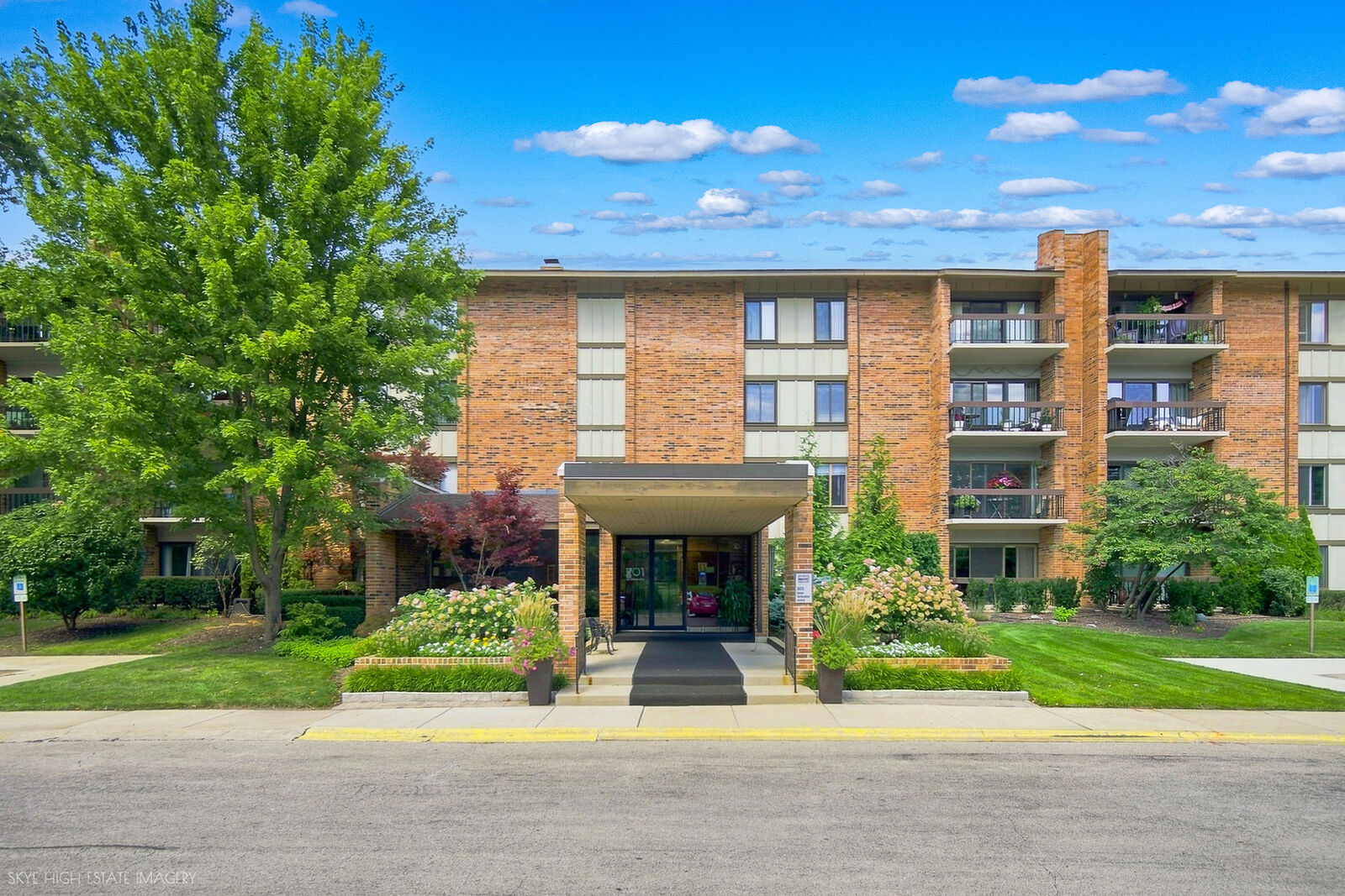 Property Photo: 201 Lake Hinsdale Drive 405 IL 60527
