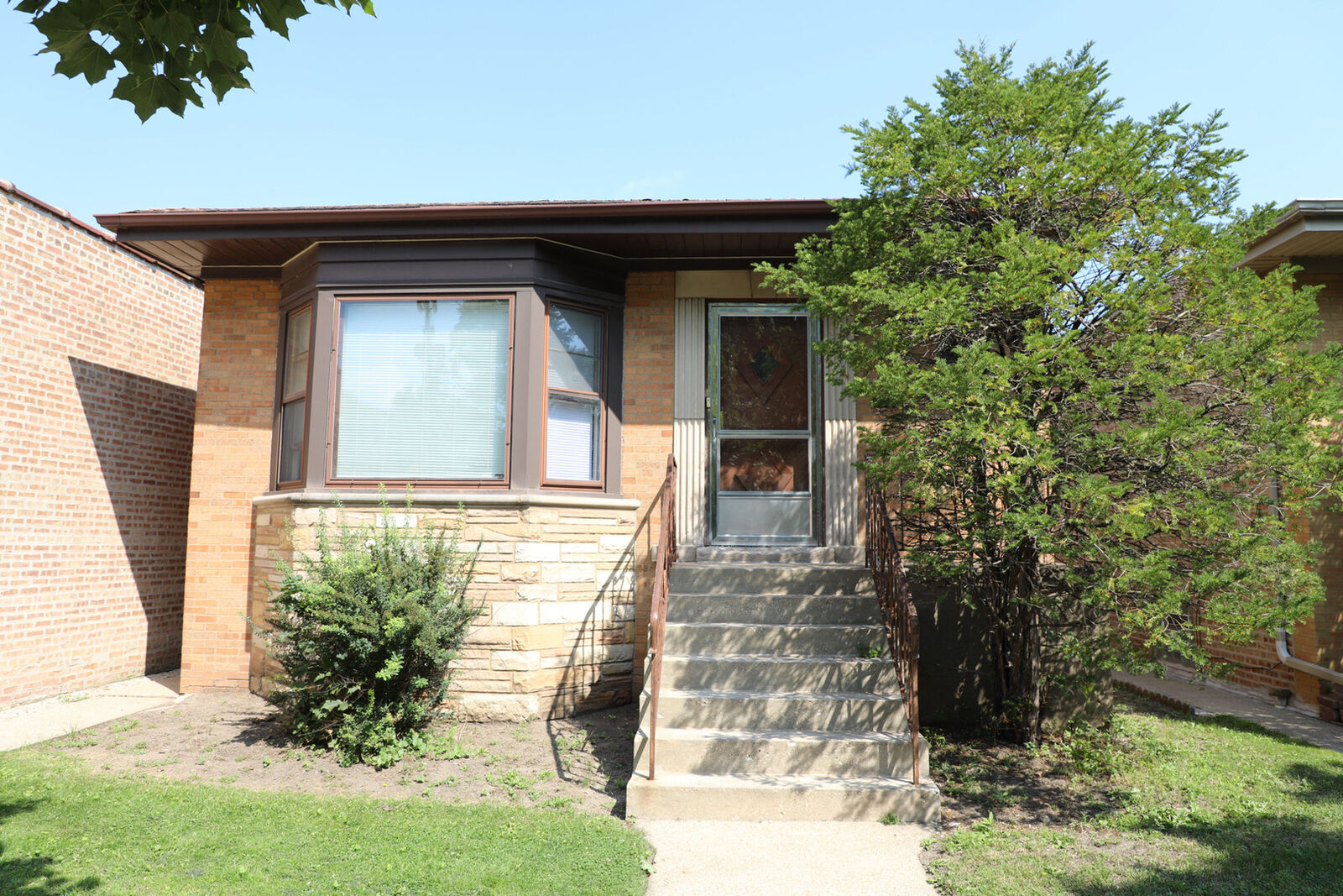 Property Photo:  2530 W Pratt Boulevard  IL 60645 