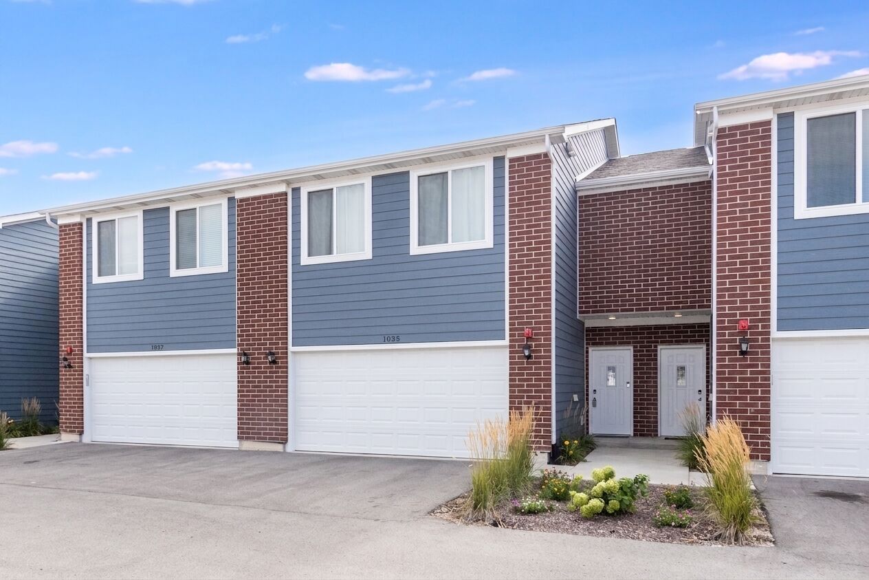 Property Photo: 1035 Gillespie Lane IL 60560