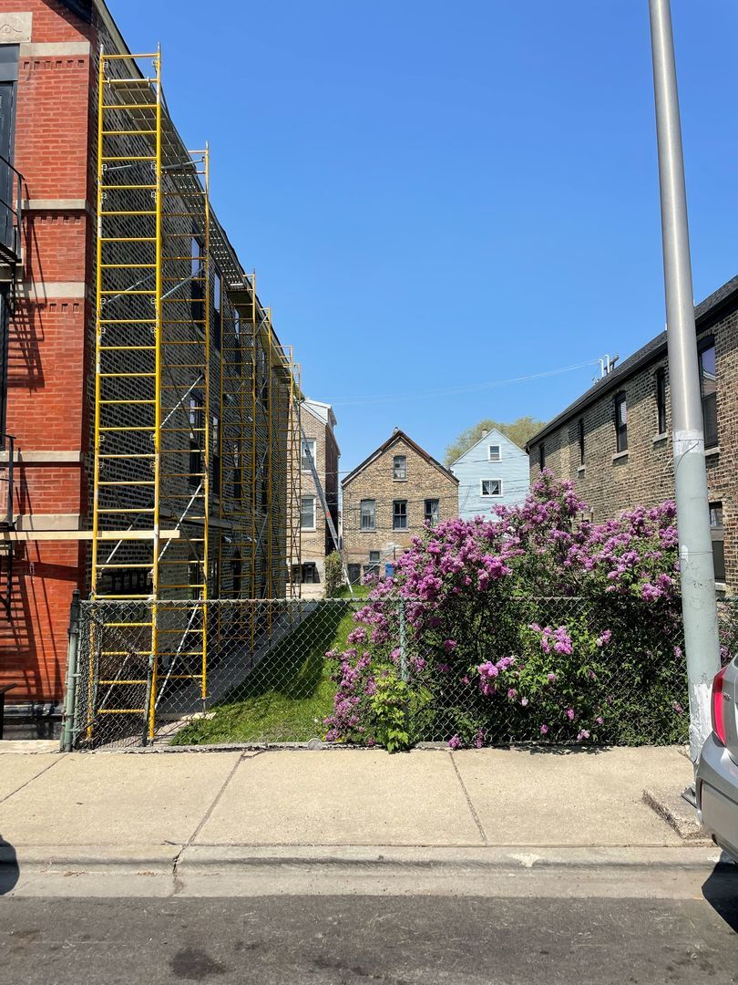 Property Photo: 924 W 32nd Place IL 60608