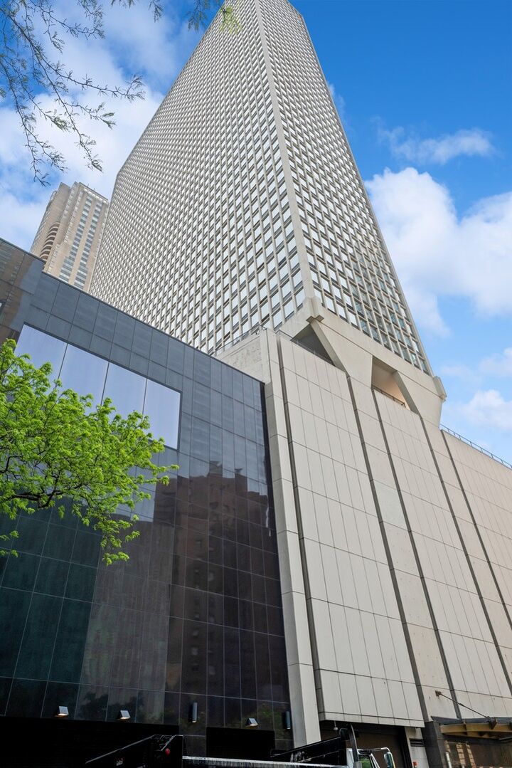 Property Photo: 111 E Chestnut Street 56ab IL 60611