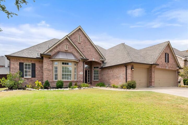 Property Photo:  1815 Lakes Edge Boulevard  TX 76063 