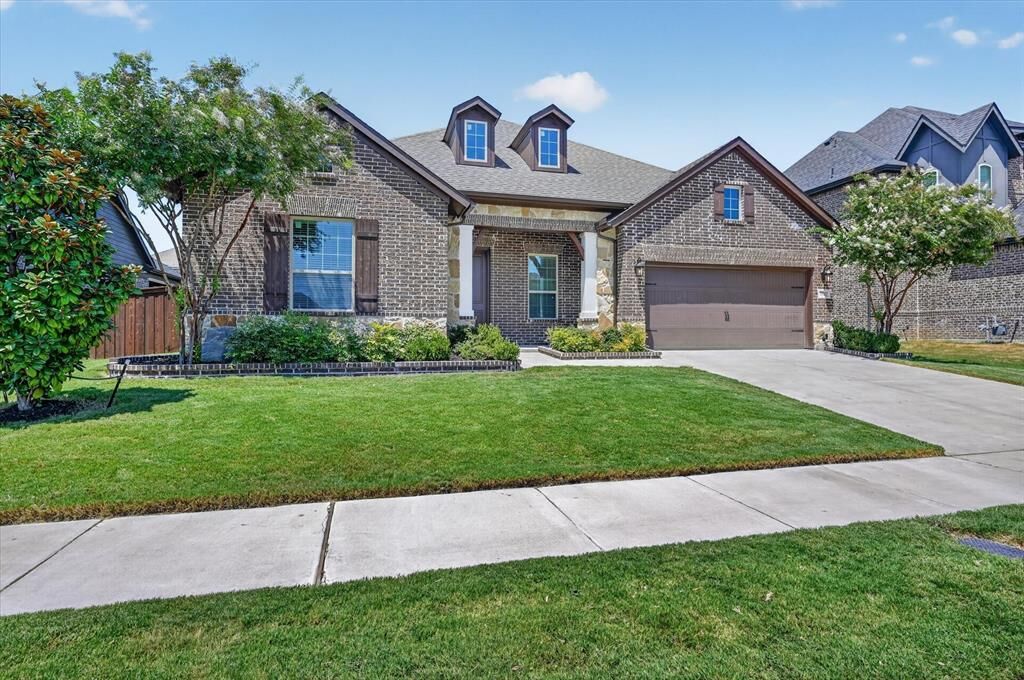 Property Photo:  2807 Carrington Drive  TX 76063 