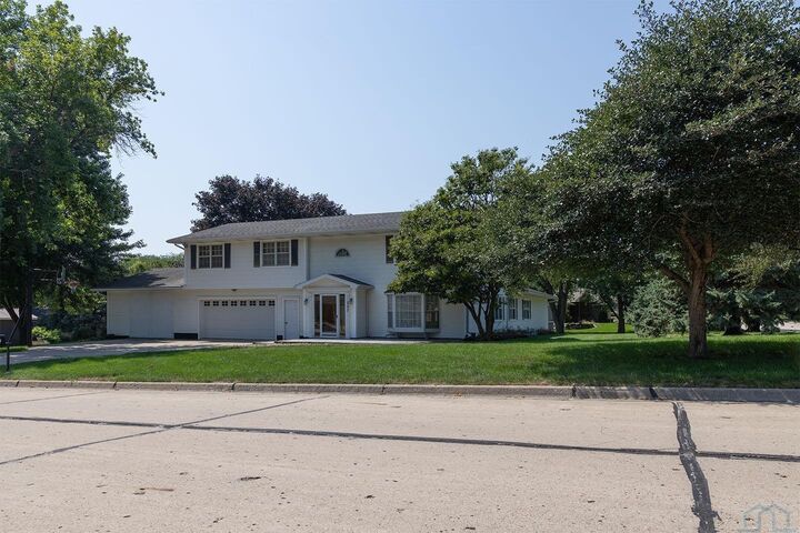 Property Photo: 227 6th Avenue SE IA 51250