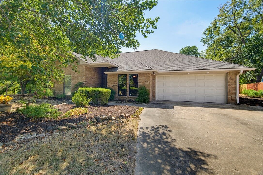 Property Photo:  104 S Pleasant Ridge Drive  AR 72756 