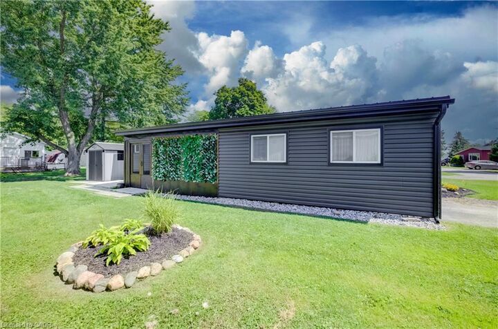 Property Photo:  164 Birch Street  ON N5A 6S6 
