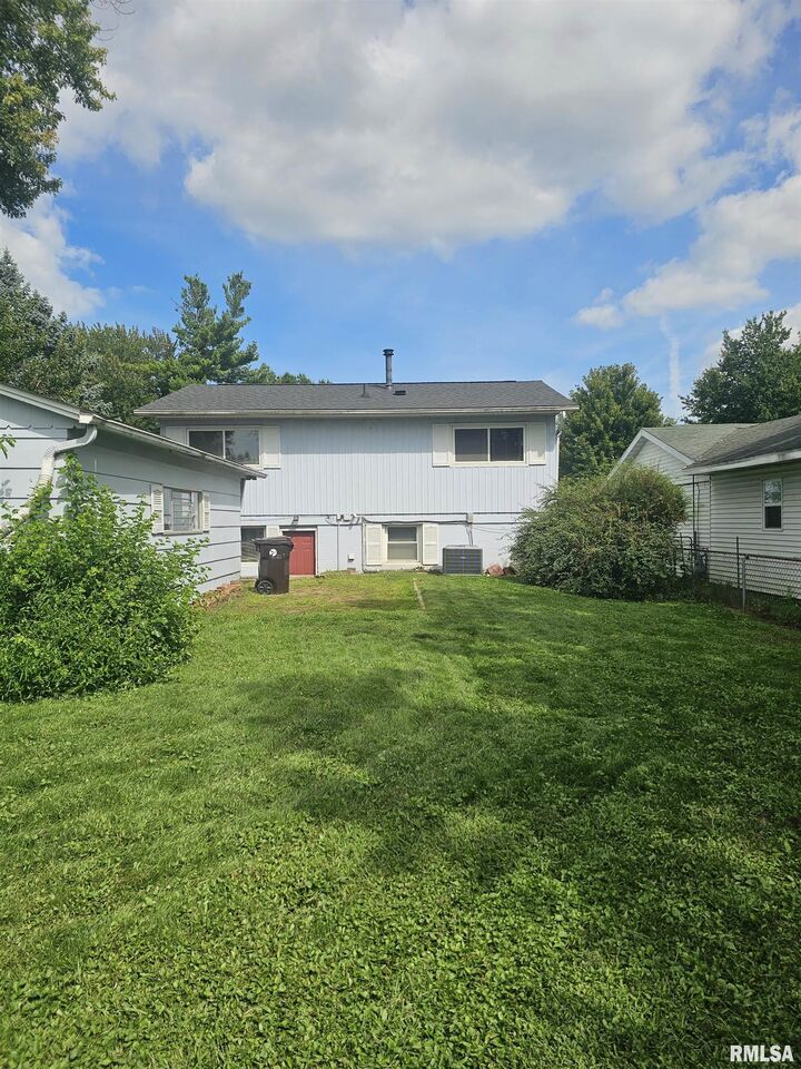 Property Photo: 6011 N Idlewhile Drive IL 61615