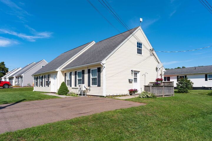 Property Photo:  319 Jennifer  PE C1N 6L8 