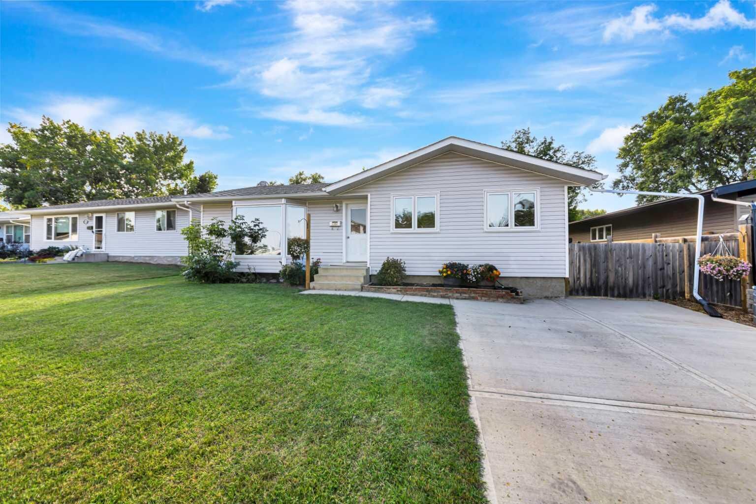 Property Photo: 3208 54 Avenue AB T9V 1H2