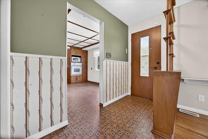 Property Photo: 1060 Motherwell Road NE AB T2E 6E7