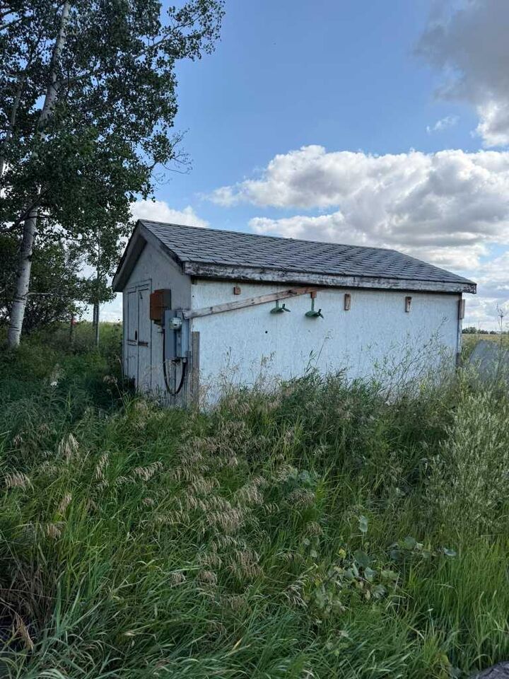 Property Photo: 1019 Township Road 391 AB T4P 0E8