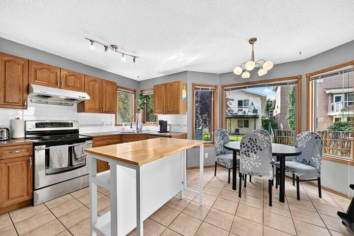 Property Photo:  228 Arbour Ridge Way NW  AB T3G 3Z3 