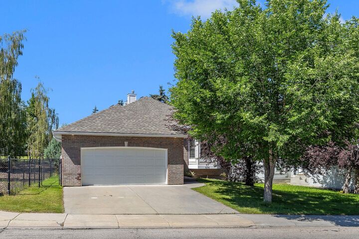 Property Photo: 694 Panorama Hills Drive NW AB T3E 8G8
