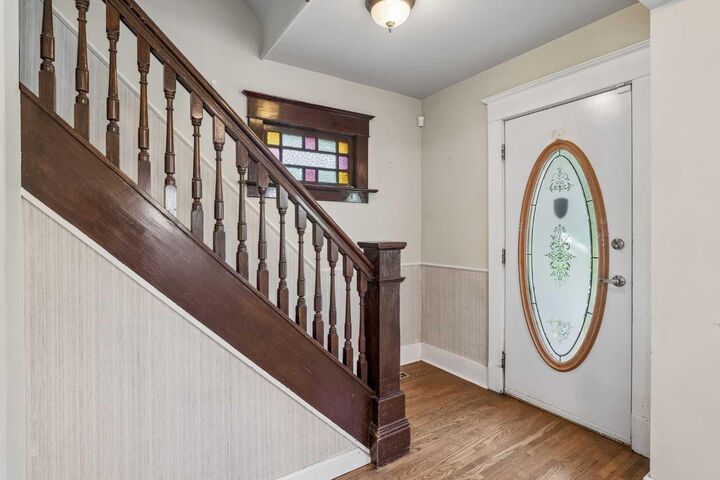 Property Photo:  420 12 Avenue NW  AB T2M 0C9 