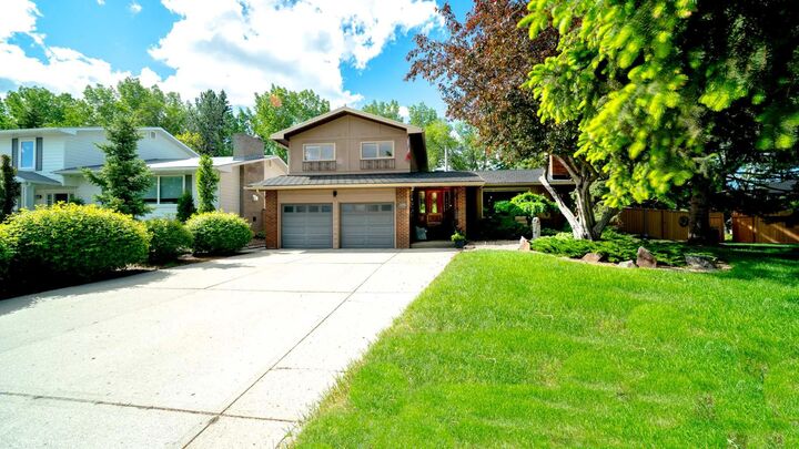 152 Mapleburn Drive SE — photo 1