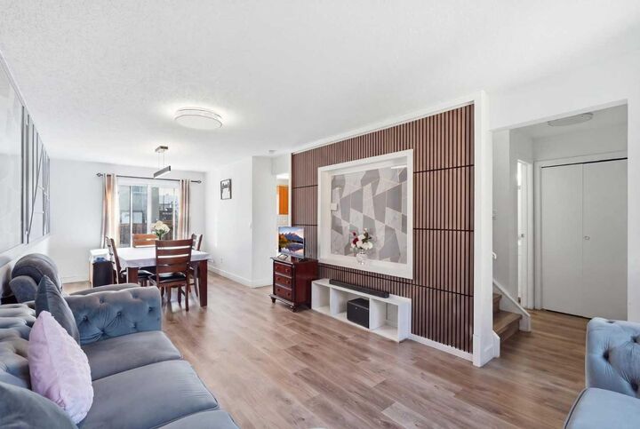 Property Photo: 40 Pinecliff Close AB T1Y 4N5