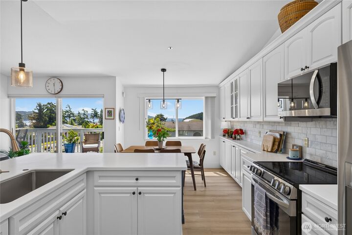 Property Photo:  1510  Skyline Way A-301  WA 98221 