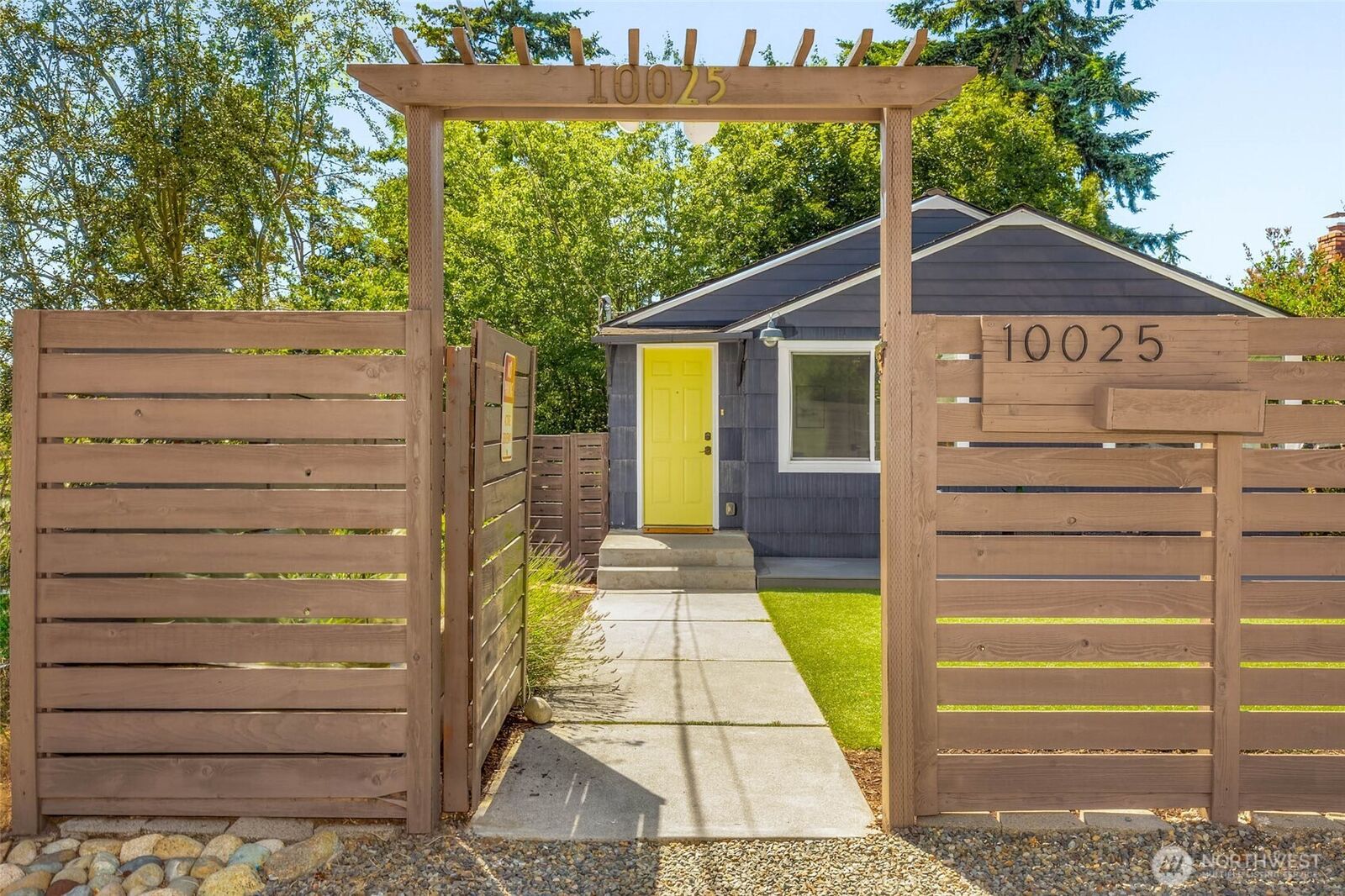 Property Photo:  10025  Ashworth Avenue N  WA 98133 
