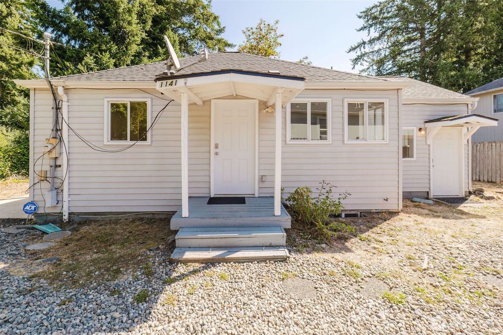 Property Photo:  1141  West Avenue  WA 98366 