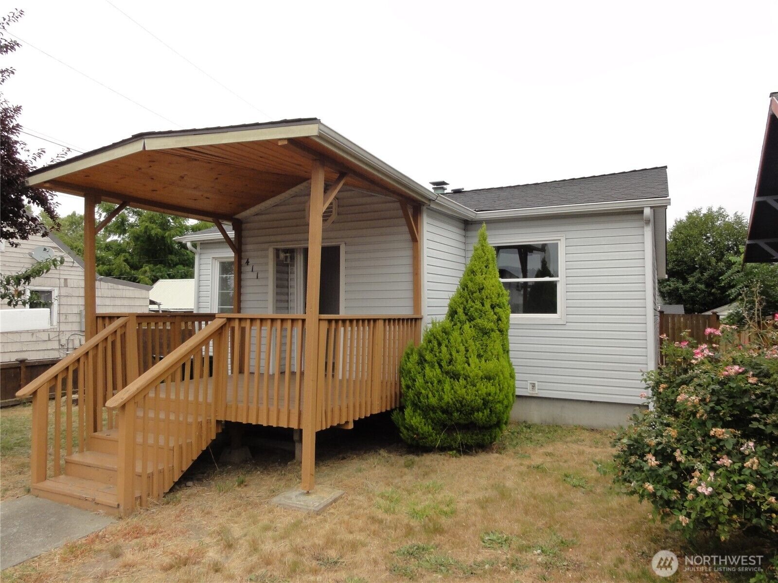 Property Photo: 411 7th Street SE WA 98002