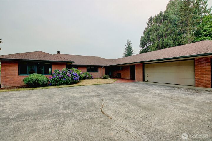 Property Photo:  916 N Township Street  WA 98284 