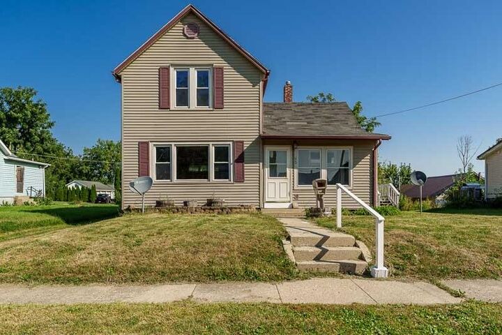 Property Photo: 934 E Garden Street IL 61032