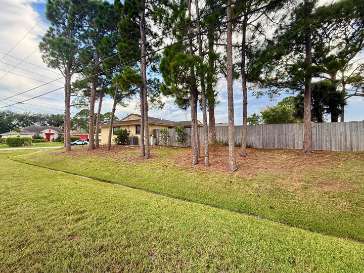 Property Photo:  603 SW Todd Avenue  FL 34983 