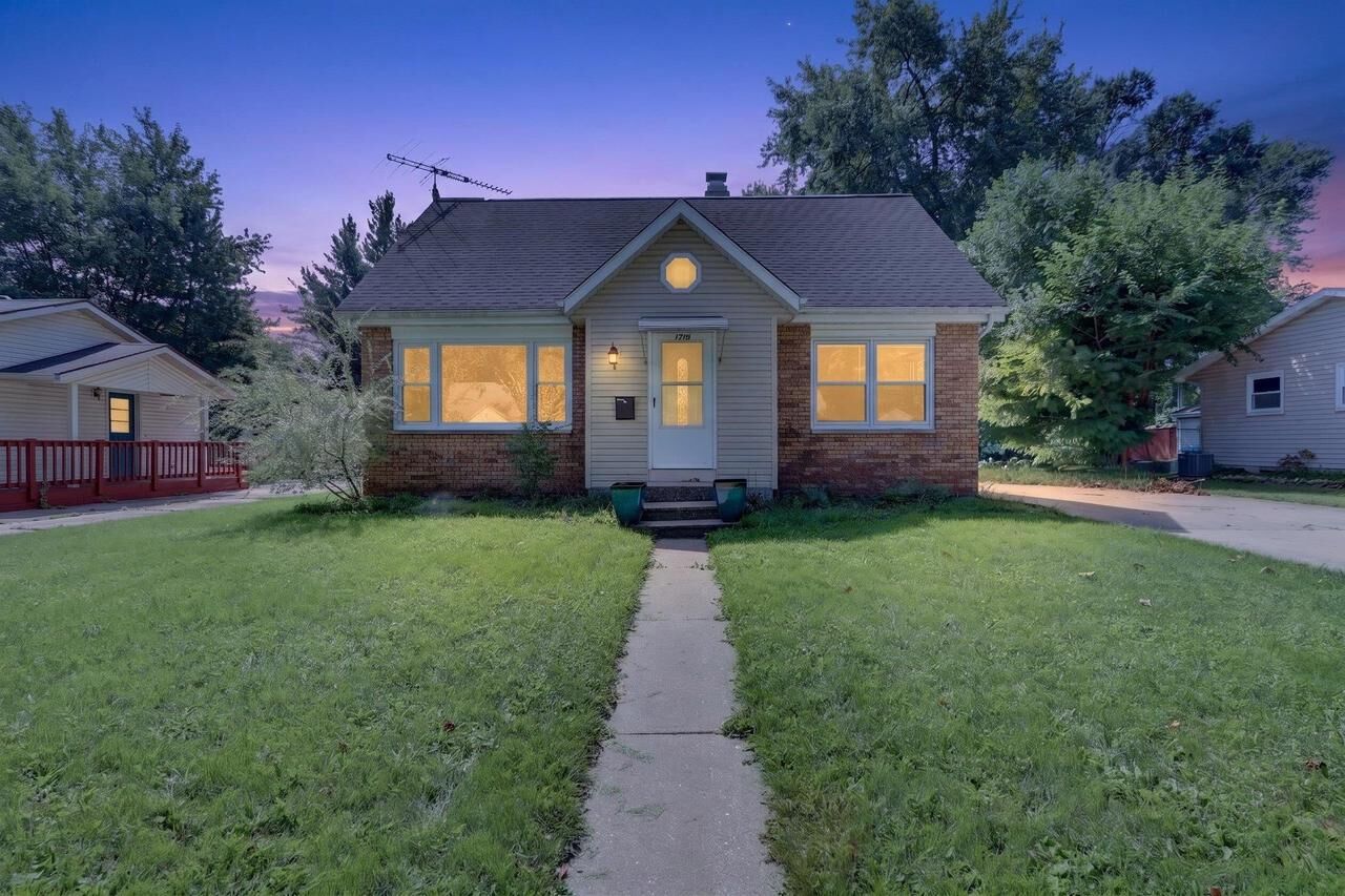 Property Photo:  1715 Myra Avenue  WI 53548 