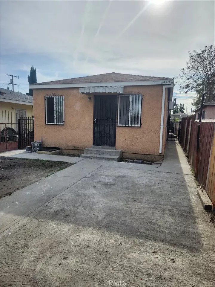 Property Photo: 2410 E 115th CA 90059