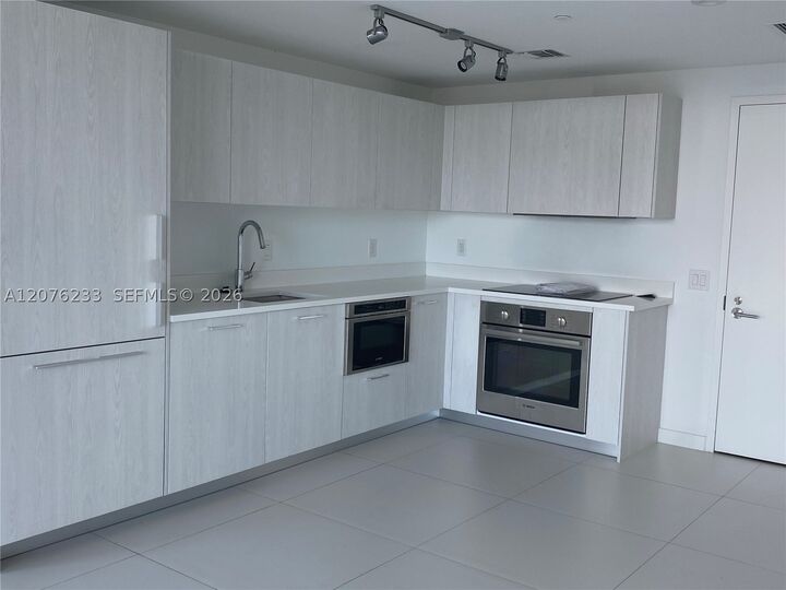 Property Photo:  501 NE 31st St 2509  FL 33137 