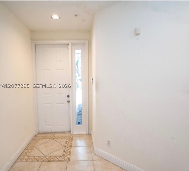 Property Photo:  2685 NE 9th Ave 4  FL 33334 