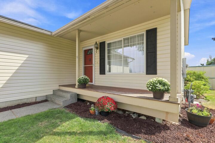 Property Photo:  2611 Oxford Cir  WA 99004 