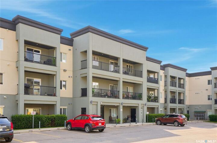 Property Photo:  106 Hampton Circle 312  SK S7R 0C4 