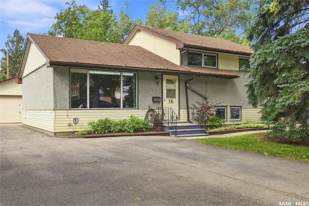 Property Photo:  16 Yarnton Crescent  SK S4R 4A2 