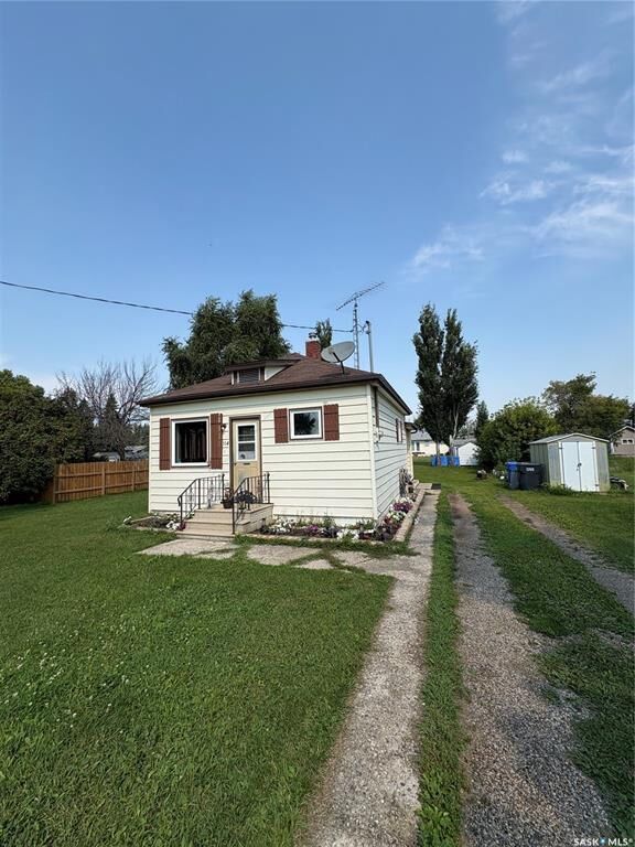 Property Photo:  114 Road Avenue  SK S0A 2A0 