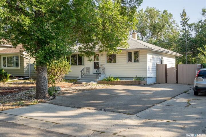 Property Photo:  237 Orchard Crescent  SK S4S 5B9 