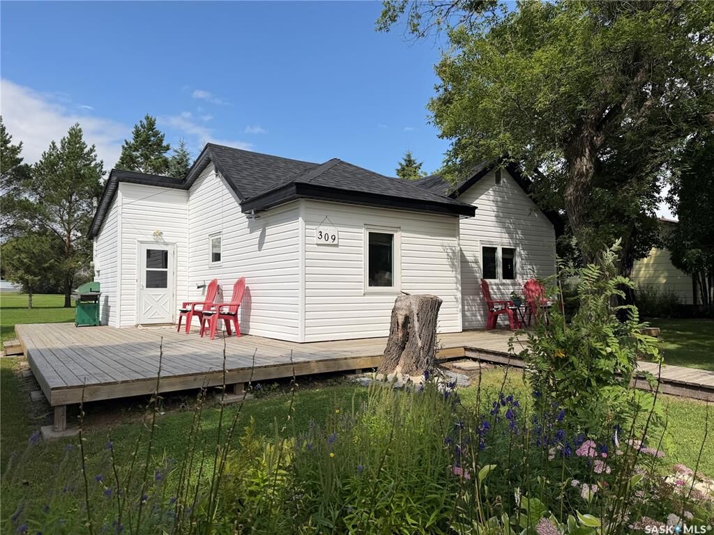 Property Photo: 309 Indal Street SK S0A 0V0